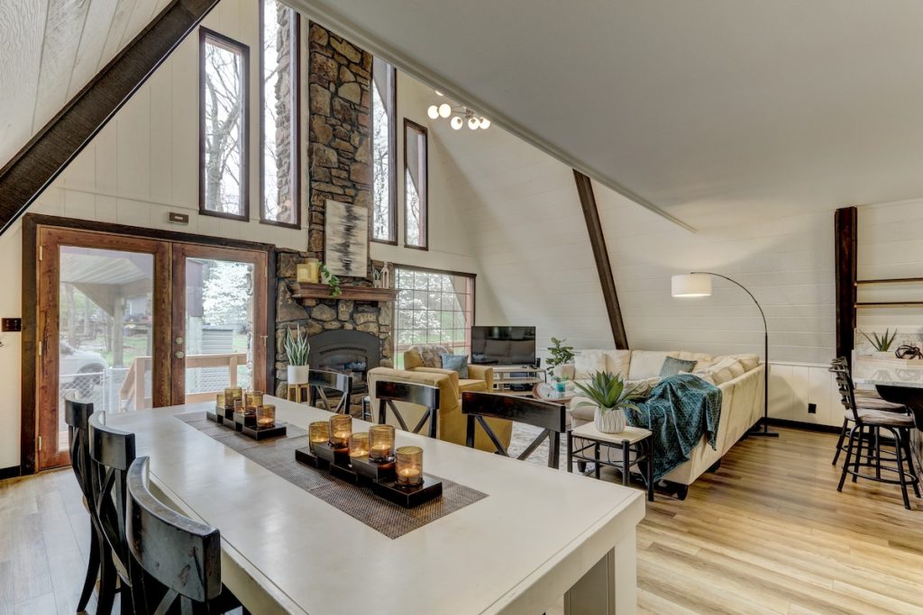 A Frame Houses Dining Room