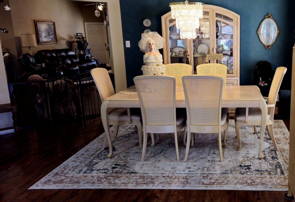 Do People Put Rugs under Dining Room Tables