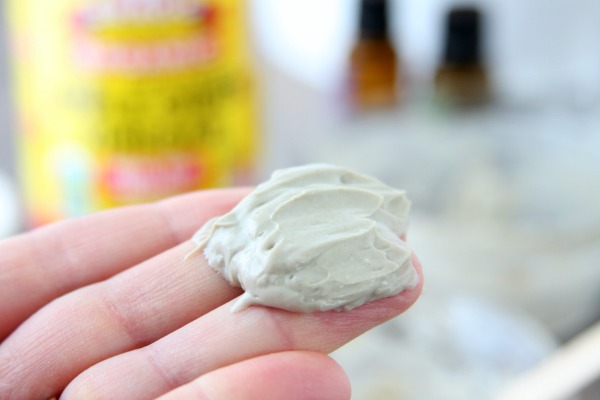 How to Make a Mud Mask at Home Without Clay